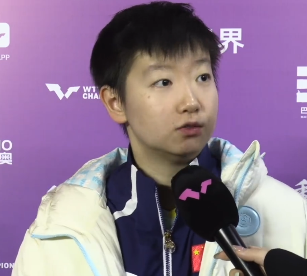孙颖莎3-0朱芊曦WTT官方采访！回应二三局胶着，谈目标很谦逊！
